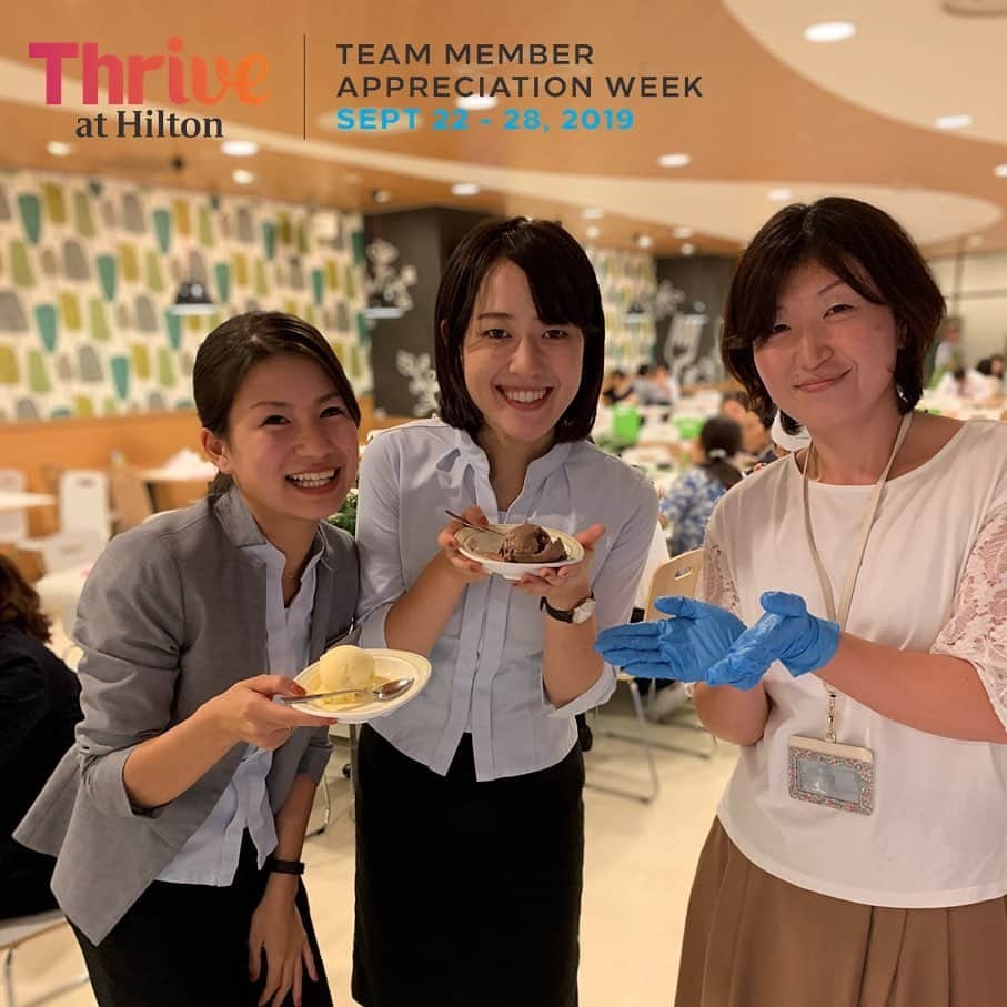 ヒルトン東京ベイ Hilton Tokyo Bayさんのインスタグラム写真 - (ヒルトン東京ベイ Hilton Tokyo BayInstagram)「9月はヒルトンでイベントが目白押しです! 先週ご紹介した「ハウスキーピングウィーク」に引き続き、今週は「Team Member Appreciation Week（チームメンバー感謝週間）が始りまりました✨  ヒルトンでは従業員を「チームメンバー」と呼んでいます。チームメンバーひとりひとりに感謝の気持ちを伝える1週間として、ヒルトングループの各ホテルで様々な独自のアクティビティが催されます‼️ ヒルトン東京ベイでは、昨日、各チームメンバーの自宅に招待状が送り届けられ📬、今日はイベント第1弾として従業員食堂でアイスクリームが振る舞われました🍧仕事合間のスイーツに、チームメンバーは笑顔、笑顔、笑顔です😄明日は何があるのかな？  September is the event month at Hilton‼️Following International Housekeeping Week, Hilton’s “Team Member Appreciation Week” kicked off yesterday✨  At Hilton Tokyo Bay, Invitations to this annual event were sent out to each team member📬 and you can find many smiles as we served ice cream throughout the day today🍨😄 We truly appreciate all team member’s hard work each and every day to bring our Purpose to life✨Stay tuned to see what’s coming up next!  #ヒルトン東京ベイ #チームメンバー #ありがとう　#感謝　#東京ディズニーリゾート　#おもてなし#ヒルトン #ワンチーム #チーム  #WeAreHilton #WeAreHospitality #Hilton #hiltontokyobay #team #teammembers #contest #appreciation #work #worklife #teamwork #celebration #event #fun #hospitality #lovemyjob #TMAWContest #oneteam #hilton100 #hilton100anniversary」9月23日 22時24分 - hiltontokyobay