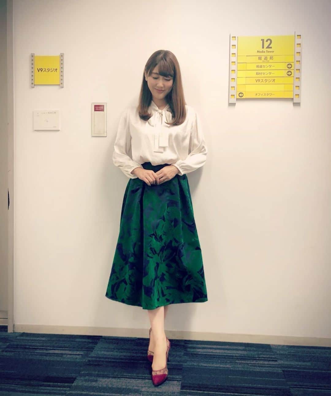安めぐみさんのインスタグラム写真 - (安めぐみInstagram)「最近着た衣装👗 ブラウス#stola スカート#doublestandardclothing  パンプス#dianashoes」9月23日 22時32分 - yasu_megumi_official