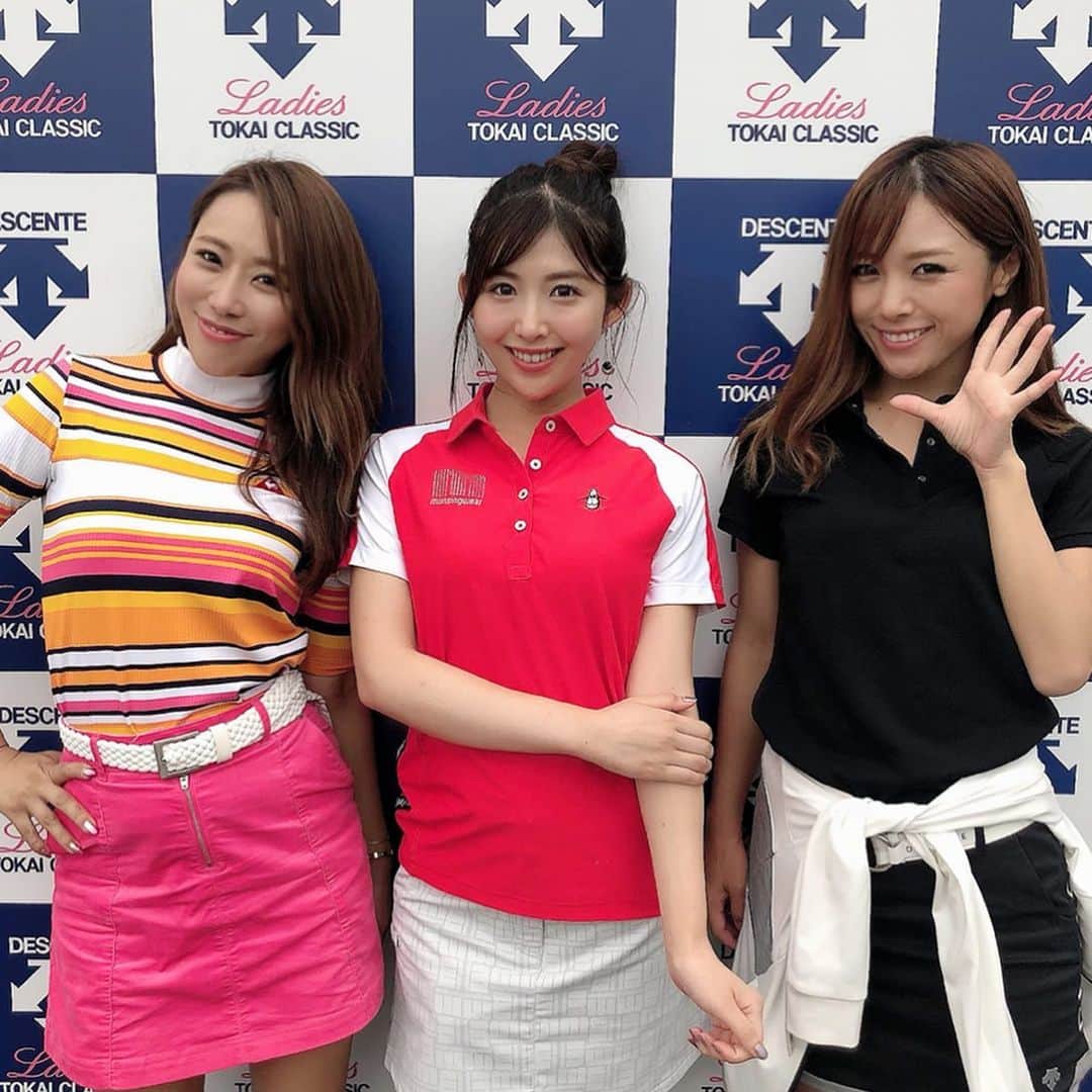 渡瀬茜さんのインスタグラム写真 - (渡瀬茜Instagram)「デサントレディース東海クラシック3日間ありがとうございました😊時の人渋野日向子プロが逆転優勝でとても盛り上がりを見せたデサントレディース東海クラシック⛳️雨予報も3日間ほとんど雨も降らずデサントブースのイベントも大盛況、〝いつも応援しています〟〝インスタ見てます〟〝YouTube見てます〟〝今年も会えて嬉しいです〟などなど、たくさんの皆様に声を掛けて頂いて本当に嬉しかったです💕ブースが混み合って忙しがったのでお写真撮れなかった方や、一瞬しかお話し出来なかった方ごめんね😭でも忙しい中そう言ったありがたいお声のおかげでめちゃめちゃ元気貰えました(*´꒳`*)また皆様にお会いできるの楽しみにしています😊これからも応援宜しくお願いします💖ゴルフももっと頑張るぞー＼＼\\٩( 'ω' )و //／／ #デサントレディース東海クラシック#デサント#ルコック#lecoqgolf #lecoqsportif #デサントゴルフ#マンシングウェア#マンシング#ランバン#srixon#カッターアンドバック#渋野日向子プロ#感謝#感激#ありがとうございます」9月23日 22時32分 - wataseakane1
