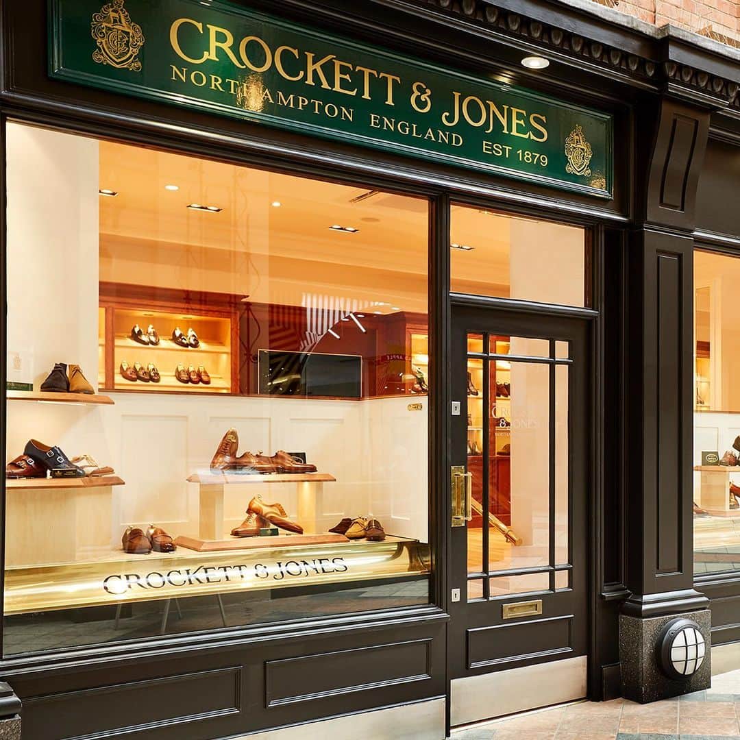 クロケット&ジョーンズさんのインスタグラム写真 - (クロケット&ジョーンズInstagram)「History of Retail, Birmingham - This week, we explore the history of Birmingham, and the back story of our two shops there. The city might be a retail hub today, but it was built by the Industrial Revolution. . Swipe up in our story to read the article. . #crockettandjones #madetobeworn #retail #birmingham」9月23日 22時33分 - crockettandjones_official