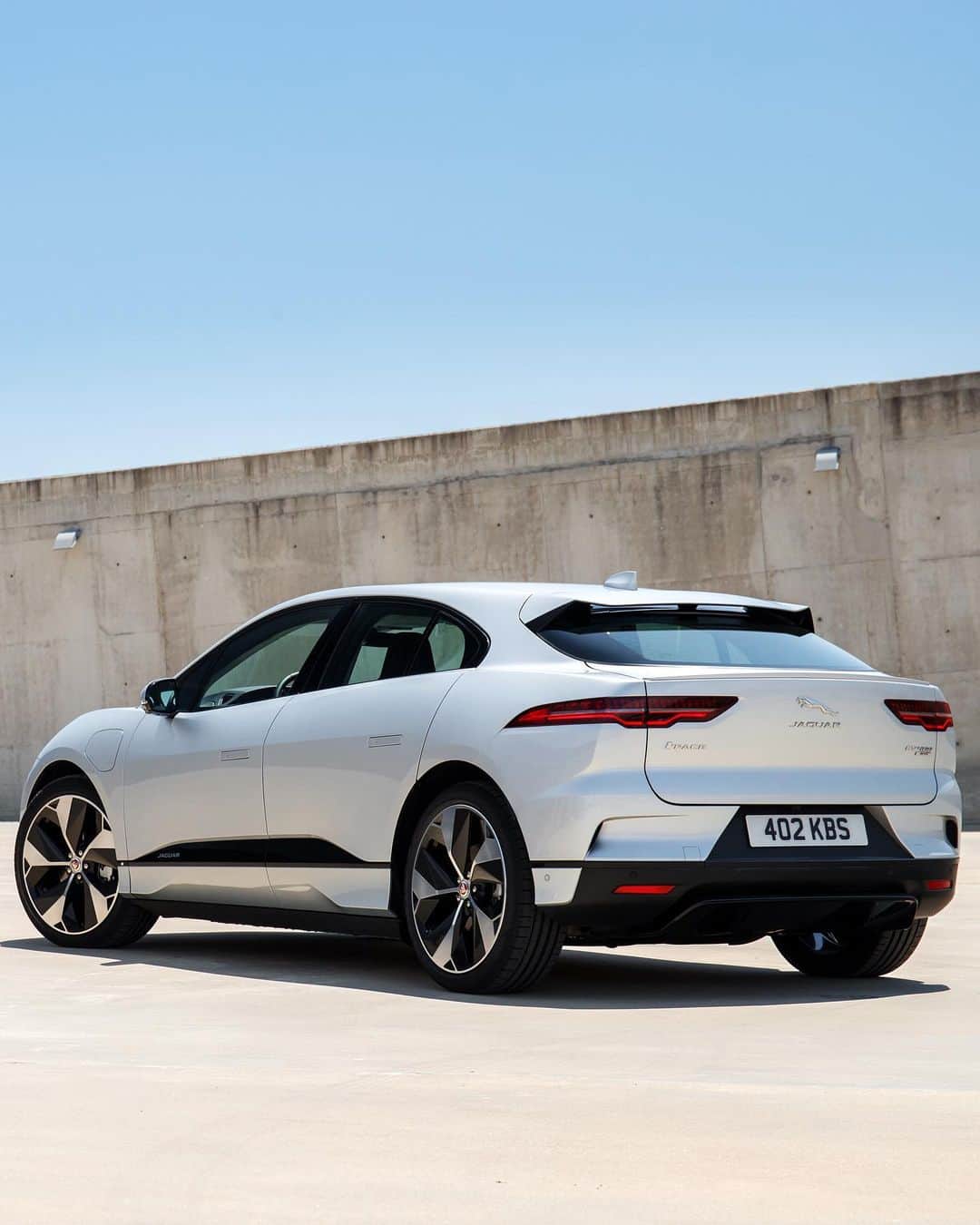 Jaguarさんのインスタグラム写真 - (JaguarInstagram)「Quietly leading the charge.  #Jaguar #IPACE #Electric #Premium #Luxury #Performance #EV #SUV #AWD #ElectricCars #CarsofInstagram」9月23日 22時48分 - jaguar
