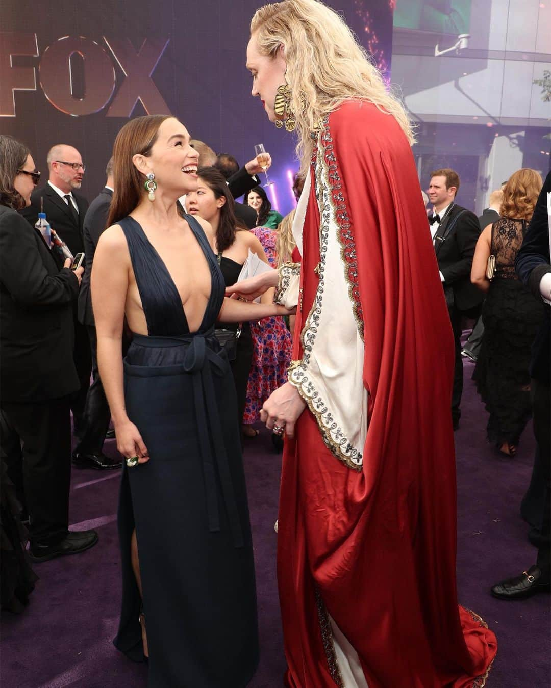 E! Onlineさんのインスタグラム写真 - (E! OnlineInstagram)「Tag your tall friend. #Emmys (📷: Getty)」9月23日 23時02分 - enews