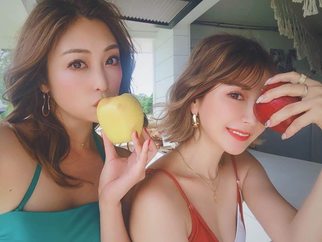 辰巳奈都子さんのインスタグラム写真 - (辰巳奈都子Instagram)「🍎✴︎🍏T W I N S🍏✴︎🍎 #us#usa#where#am#i#located#tv#series#what#is#?#pool#side#hotel#bikini#swim#wear#swimwear#boat#green#bay#bays#gravure#アメリカ#旅#女子旅#ビキニ#水着#グラビア」9月23日 22時59分 - tatsumi_natsuko