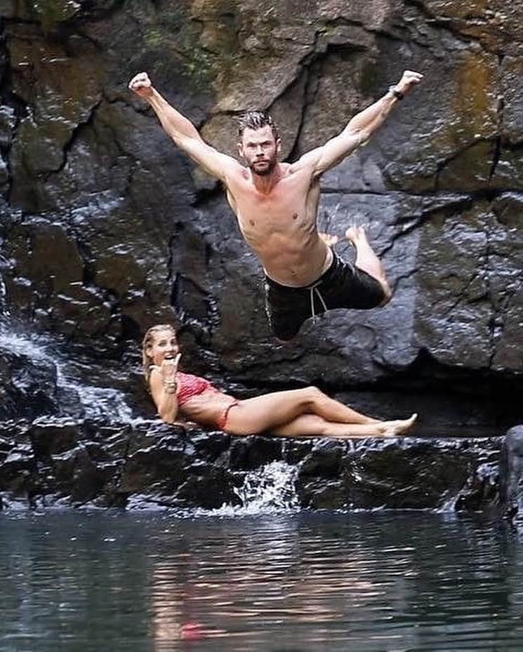 E! Onlineさんのインスタグラム写真 - (E! OnlineInstagram)「Summer is officially over, but Chris Hemsworth summer will live on in this gallery forever. *Swipe to the end for a Liam video we are not (Hems)worthy of.* 😍(📷: Backgrid/Spashnews)」9月24日 4時33分 - enews
