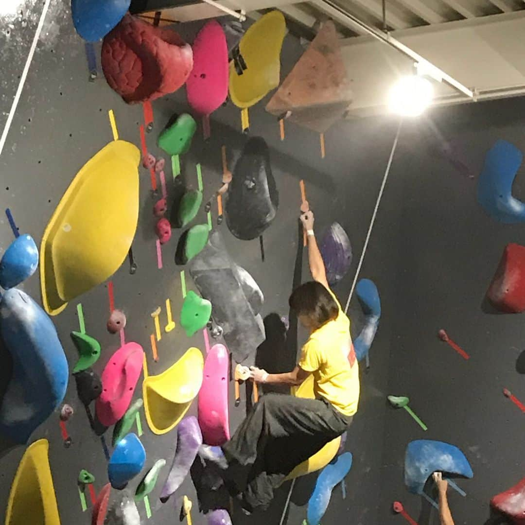 三浦絵里菜さんのインスタグラム写真 - (三浦絵里菜Instagram)「9/21 @bouldering_gym_share の5周年コンペ🌻 合宿後の疲労感はやばかったけど 10代に混ざって最年長がんばったー笑 6位？だったけど、すごーーーく楽しかった🙆‍♀️✨ @ayane_da9 誘ってくれてありがとうー🌼 はまさんがセッターのおかげでめちゃめちゃ美味しいフルーツも頂けて幸せです🍐🍇🍑 #ツェア  #草コンペ最高  #おじゃましました」9月23日 23時07分 - 7eri