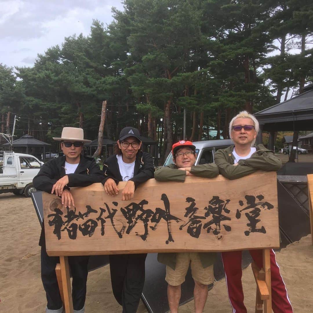 山口隆のインスタグラム：「猪苗代湖ズ🤩 来てくれたみんな、ありがとう🤝 あの場所にいた全員で鳴らしたんだなぁ😍 素敵な良い音が鳴っていたよね😉  #猪苗代湖ズ」