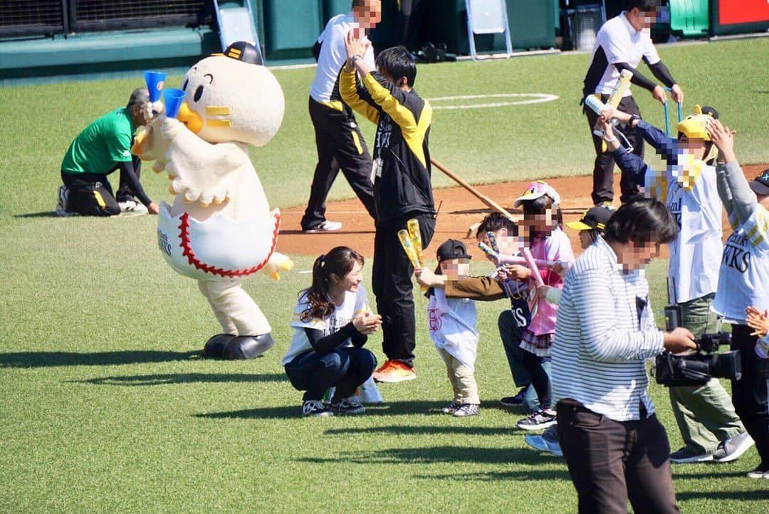 渡邊菜々さんのインスタグラム写真 - (渡邊菜々Instagram)「・ 開幕戦の時は寒かったな〜 ヤフオクにタマスタの告知をしに行ったり日向ぼっことか1人でやってた😂 ・  #タマスタ筑後#タマスタ#タマホームスタジアム筑後  #ソフトバンクホークス#sbh #hawks#softbankhawks  #スタジアムdj#djなな #渡邊菜々#わたなな#⚾️#🌻」9月23日 23時09分 - watanana1225