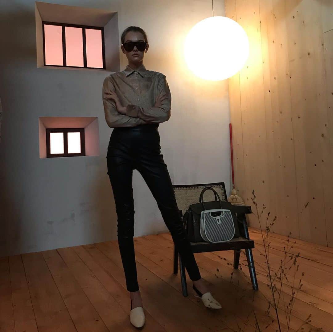 タイキさんのインスタグラム写真 - (タイキInstagram)「@bally の 10月25日から発売される日本限定バッグ 🖤  展示会でも可愛い服たくさんあったなー 😍 #bally  #mfw #bally2020springsummercollection」9月23日 23時28分 - taiki_jp