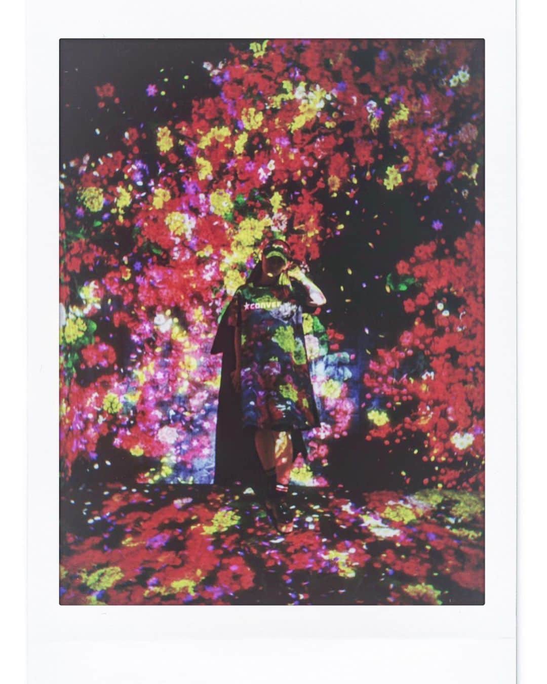 松井まりのインスタグラム：「🌸🌼🌹🌷🏵🌺 . . #チームラボ #チームラボボーダレス #お台場 #夏の思い出」