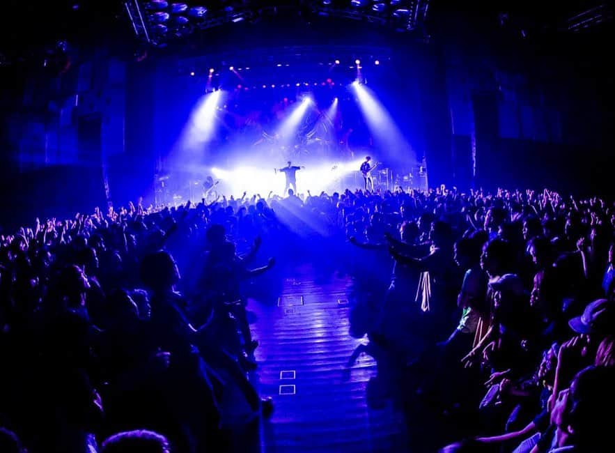 Tatsuya Amanoさんのインスタグラム写真 - (Tatsuya AmanoInstagram)「ACROSS THE FUTURE 2019 Day1 Tokyo🌐﻿ ﻿ had a great time with ﻿ @atreyuofficial @theamityaffliction @noisemaker_official @paledusk_jpn ﻿ Next stop is Osaka! See you there💥﻿ ﻿ 1日目、最高なスタートを切った！﻿ 見に来てくれた皆んなありがとう🤘🏻🤘🏻﻿ 次は大阪なんばHatchでお会いしましょう♪﻿ ﻿ Photo by @cazrowaoki」9月23日 23時36分 - tatsucrossfaith