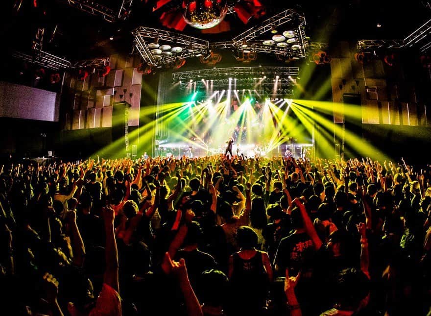Tatsuya Amanoさんのインスタグラム写真 - (Tatsuya AmanoInstagram)「ACROSS THE FUTURE 2019 Day1 Tokyo🌐﻿ ﻿ had a great time with ﻿ @atreyuofficial @theamityaffliction @noisemaker_official @paledusk_jpn ﻿ Next stop is Osaka! See you there💥﻿ ﻿ 1日目、最高なスタートを切った！﻿ 見に来てくれた皆んなありがとう🤘🏻🤘🏻﻿ 次は大阪なんばHatchでお会いしましょう♪﻿ ﻿ Photo by @cazrowaoki」9月23日 23時36分 - tatsucrossfaith