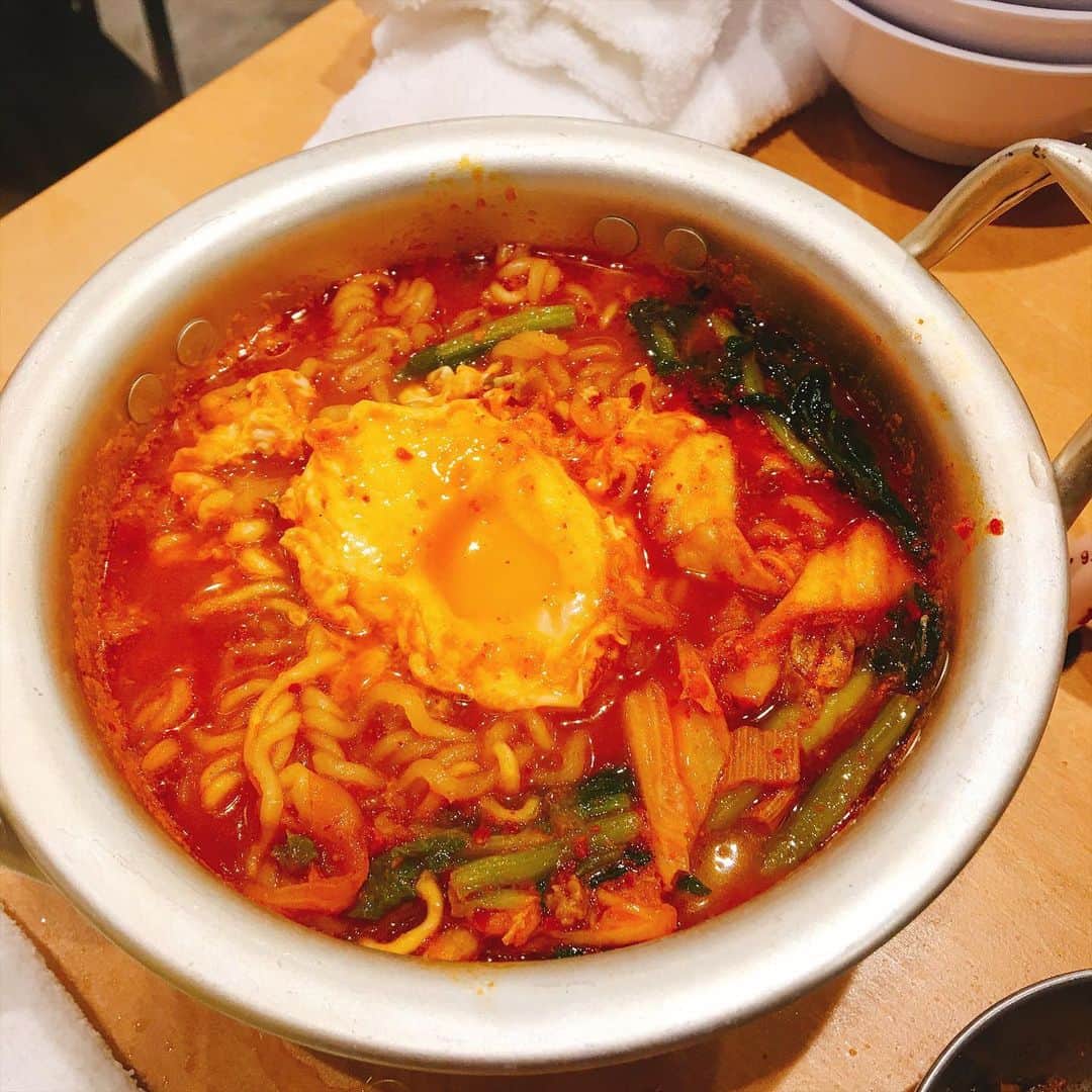 金巻ともこさんのインスタグラム写真 - (金巻ともこInstagram)「久しぶりにふたごでたらふく食べたら翌日の胃もたれがすごかったのでもう若くないのねあたし。 #ふたご  #おそとごはん金巻」9月23日 23時36分 - tomotomoco