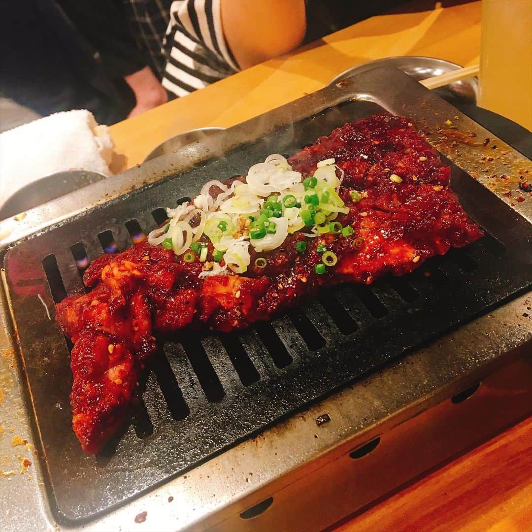 金巻ともこさんのインスタグラム写真 - (金巻ともこInstagram)「久しぶりにふたごでたらふく食べたら翌日の胃もたれがすごかったのでもう若くないのねあたし。 #ふたご  #おそとごはん金巻」9月23日 23時36分 - tomotomoco
