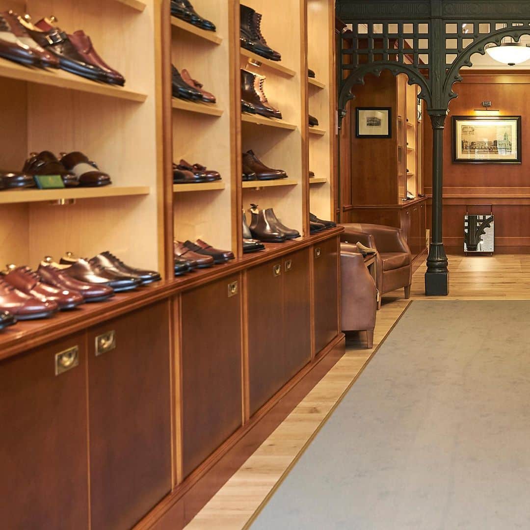 クロケット&ジョーンズさんのインスタグラム写真 - (クロケット&ジョーンズInstagram)「History of Retail, Birmingham - This week, we explore the history of Birmingham, and the back story of our two shops there. The city might be a retail hub today, but it was built by the Industrial Revolution. . Swipe up in our story to read the article. . #crockettandjones #madetobeworn #retail #birmingham」9月23日 23時30分 - crockettandjones_official