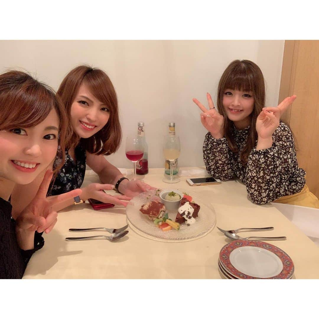 浅田梨奈さんのインスタグラム写真 - (浅田梨奈Instagram)「久々女子会💄👗👠 #ボウリング #プロボウラー #浅田梨奈 #女子会 #りさきみりな #けあき不在 #イタリアン #ディナー #話が止まらない #時間が足りないね #例のプリン #二層カフェラテ #雰囲気良きカフェ #可愛い先輩 #いつもいつもすみません #リフレッシュday」9月23日 23時44分 - asdrn528