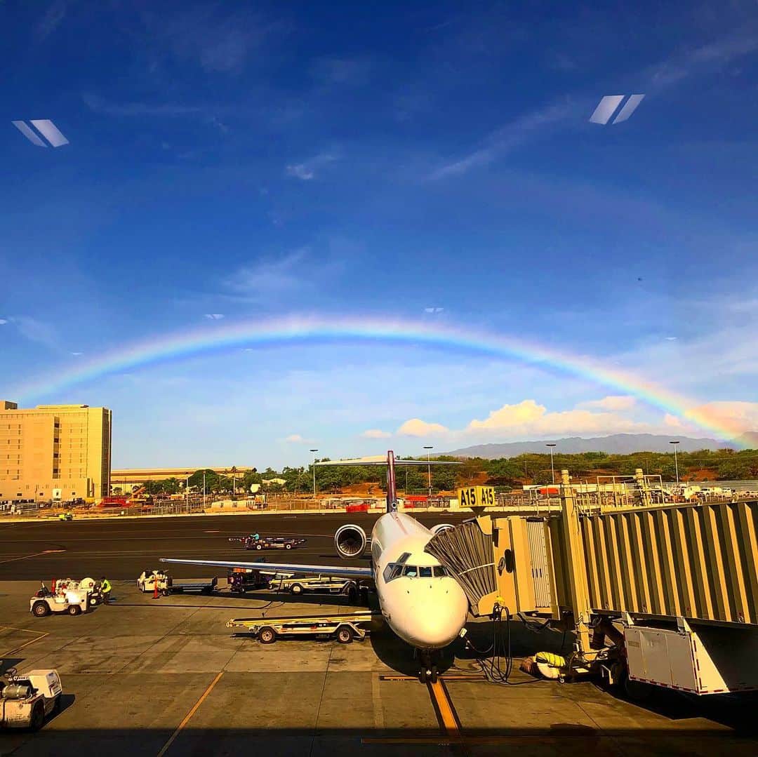 南美沙さんのインスタグラム写真 - (南美沙Instagram)「旅立ちの朝. 綺麗な虹🌈が応援してくれました✨. . 自分に素直に生きよう✨. 真っ直ぐに純粋に、シンプルに。. そしたらもう、迷わない。🌈. hawaiiの空みたいに✨✨」9月23日 23時43分 - miee.misa