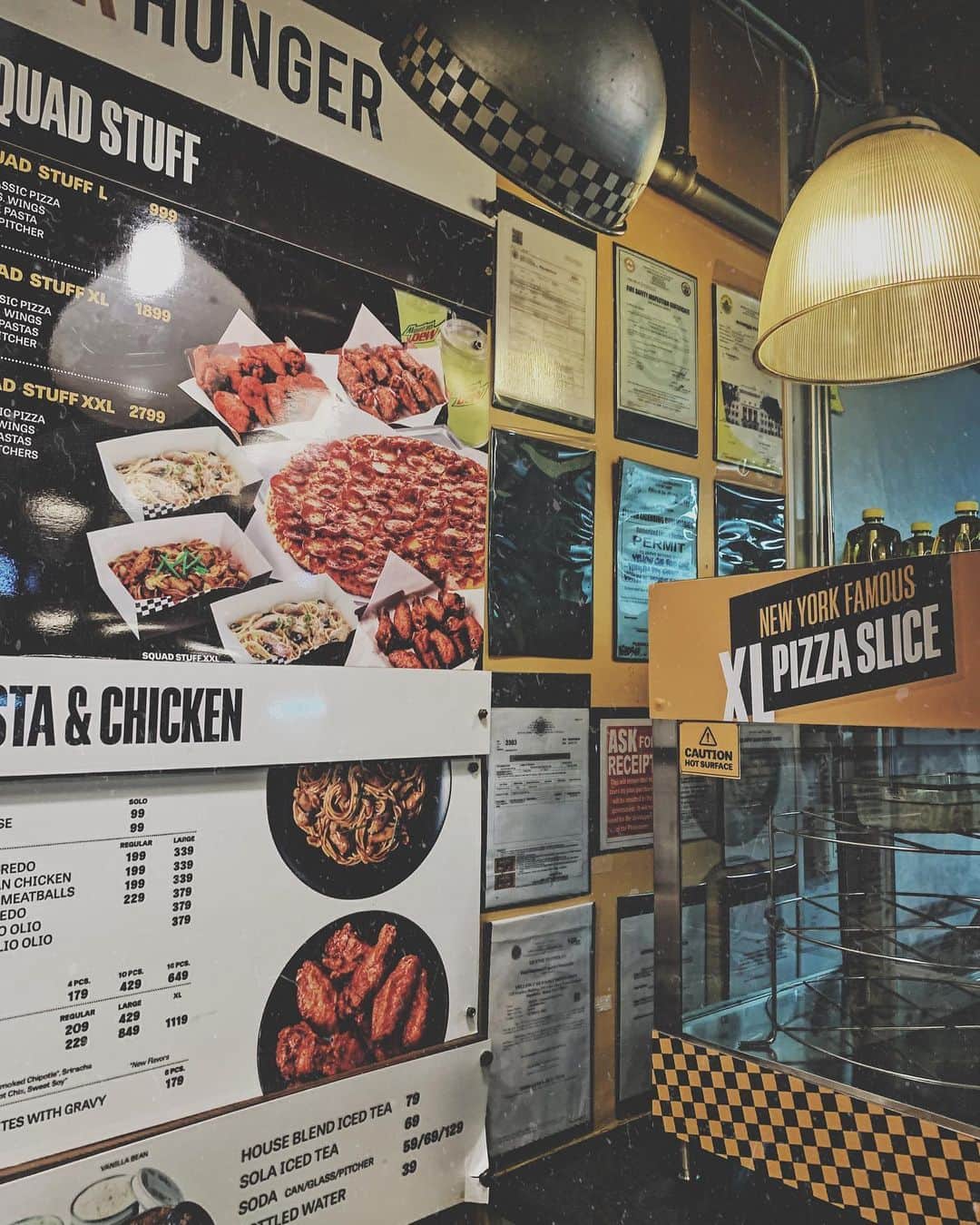 島野ミキさんのインスタグラム写真 - (島野ミキInstagram)「・ ・ 📍yellow cab pizza #pizza をテイクアウトしてみんなでピザパーティ🍕🍕🍕😝 ここのピザ美味しかった🤤❤️ 友達同士で留学ってこーゆーのを楽しめるからいいよね❤︎ ・ ・ @firstclasscebu #食べログ#食レポ#ピザ#restaurant#BTC#food #firstclasscebu#ファーストクラスセブ#simonmethod#サイモンメソッド#日本人による日本人のための#ゼロから始める英会話#留学語学学習 #英語勉強法 #英会話レッスン#留学生活#Life#Lifestyle#学生#English#Studie#school#セブ島#フィリピン#Philippine#🇵🇭#学生#女子会#仲良し#Life#lifestyle」9月23日 23時53分 - miki_shimano