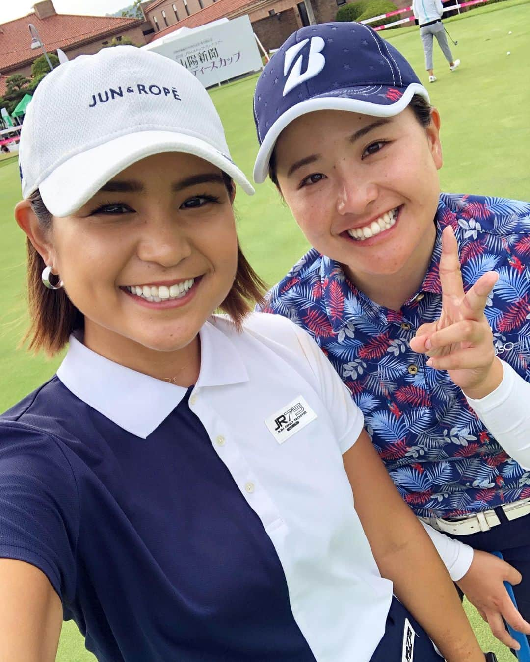 倉田珠里亜さんのインスタグラム写真 - (倉田珠里亜Instagram)「. かわいいいもうと👭💕 #junandrope  #golf」9月24日 0時18分 - julia.kurata