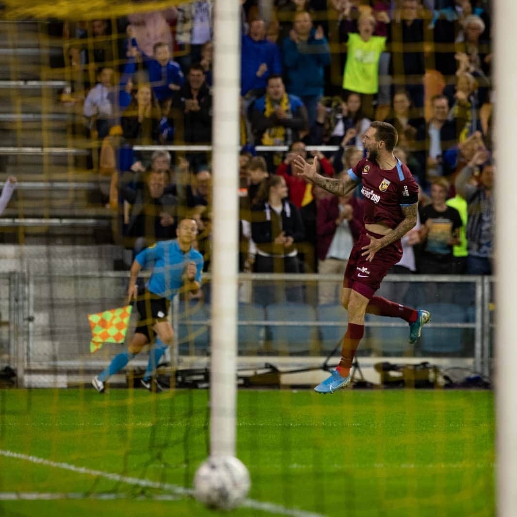 ティム・マタヴジュさんのインスタグラム写真 - (ティム・マタヴジュInstagram)「Great comeback 💪💪💪 #Vitesse #vitfor #airborne #lestweforget」9月24日 0時36分 - timmatavz