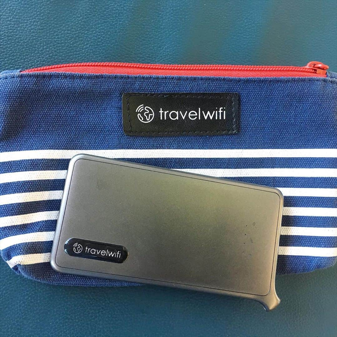 bon ponさんのインスタグラム写真 - (bon ponInstagram)「《追記》 【TravelWifi】 Travel Wifiを利用して、旅行中でも自由にインターネットに接続することができます。10台まで接続でき、滞在期間中は使い放題、通信量の制限はありません。フランス国内で容量無制限のプランは、1日あたり6.9€。パリの空港での受け取りが可能です。 ＊ 今回の旅行で利用させていただきました。ホテルの部屋はWi-Fiが繋がっていましたが、移動中や車の中でもWi-Fiに繋げることができてとても便利でした👍 ・ 9月17日(火) 15:15 ポー空港発✈️ 16:50 シャルル・ド・ゴール空港着 23:25 シャルル・ド・ゴール空港発✈️ 羽田空港行きの乗り継ぎ便まで、6時間半のタイムラグ😅💦 パリまで行くには中途半端で、空港内を散策していました。回転寿司のお店もあって恋しくなりましたが、機内食が2回出るので我慢しました。 ナツミさんはパソコン持参で、ずっとお仕事されていました🙇‍♂️🙇‍♀️ ・ 9月18日(水) 18:25 羽田空港着 飛行時間は約11時間半。 日付をまたいで無事に帰国しました🇯🇵 モノレールで東京駅へ。 20:16 東京駅発🚄 21:47 仙台駅着 ・ ・ 家に帰り着くと、愛猫の風(ふう)ちゃんが玄関で迎えてくれました😻 過ぎてしまえば、あっという間のフランス旅行でした🇫🇷 今回の旅は、日本人にはまだあまり知られていない南フランスのオクシタニー地方を広く知ってもらうことを目的に、フランス観光開発機構様よりお招きいただきました。 抜けるような青空やのどかな田園風景🐄🐂🐏🌳タイムスリップしたような中世の建物や可愛らしい街や村⛪️🏛🏡 見るもの全てが素晴らしく、感動の日々でした😍😍 農業大国のフランスは美食の国。とくに南フランスは農産物や海産物、乳製品などに恵まれ、食べ物が本当に美味しかったです🍽🍷 今回の旅行記を通して、オクシタニー地方に興味を持って「行ってみたいなぁ」と思っていただけたら幸いです😊😊 ・ @Tourisme_en_Occitanie ・ ・ #TourismeOccitanie #TravelWifi #フランス観光開発機構 #夫婦 #60代 #ファッション #コーディネート #リンクコーデ #夫婦コーデ #グレイヘア #白髪 #共白髪 #couple #over60 #fashion #coordinate #instafashion #instagramjapan #greyhair #bonpon511」9月24日 0時33分 - bonpon511