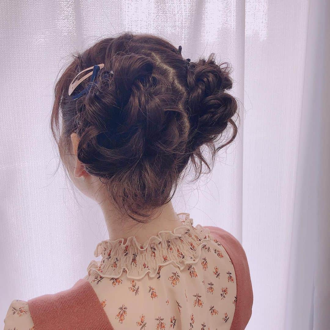 山下七海さんのインスタグラム写真 - (山下七海Instagram)「髪型はこんなでした🍓🍓 #ココどこ #ヘアメイク」9月24日 0時48分 - aishite773