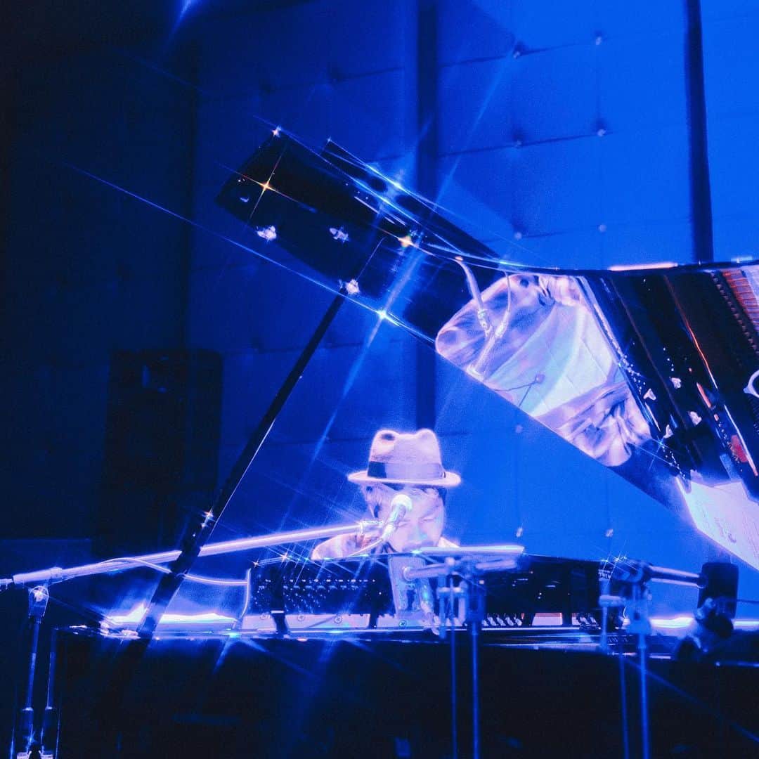 SWING-O a.k.a. 45さんのインスタグラム写真 - (SWING-O a.k.a. 45Instagram)「#soulpianotour #写真館 #2 結構しゃべるし、お客さんのリクエストに即興で乗っかったりもするし、CDにサインもするんだわ✋✋✋ 9.27名古屋、10.4加古川、11.21渋谷などが決まってます！どこかでお会いしましょう✋✋✋ 写真はこちらに更に沢山アップしました https://jazzmaffia.exblog.jp/27780025/  pics by @sosukehattori」9月24日 1時00分 - swingo45