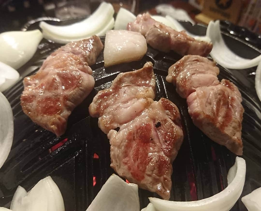 松本康太さんのインスタグラム写真 - (松本康太Instagram)「『昆布〆ジンギスカン』札幌すすきのにある「これがジンギスカン」と言うお店(*^^*) めちゃくちゃ美味しい！利尻昆布でジンギスカンの臭みをとって、昆布の旨みをお肉に♪塩で食べると激旨なのです♪  #昆布〆 #昆布〆ジンギスカン #これがジンギスカン #札幌 #すすきの #ジンギスカン #昆布 #レギュラー松本 #あるある探検隊」9月24日 1時12分 - aruarutankentai.matsumoto