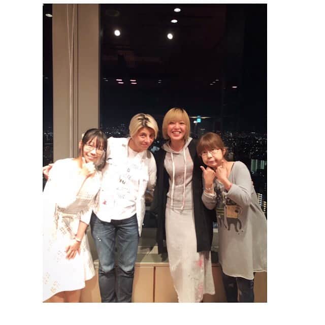 五十鈴ココさんのインスタグラム写真 - (五十鈴ココInstagram)「休日に 大好きな方達と 夢のようなリラックスした ひととき  TARAKOさん、まりあし、 めぐちゃん、心から ありがとう  またあしたから 闘うぞ  優しさ。愛。の定義は 人の数だけ違うけれど  その感覚が近い星の人がいると ホッと 温泉に浸かった様な あったかい気持ちになるよ。  生きてれば日々色々あるけれど 無知なところは 自覚して 学んで  余計な心配ごとは 気の迷い、全ては気のせいよ を 心のモットーにして  2019年下半期 とりあえず 今週を 乗り越えたいと思います  かしこ」9月24日 1時28分 - coco_isuzu