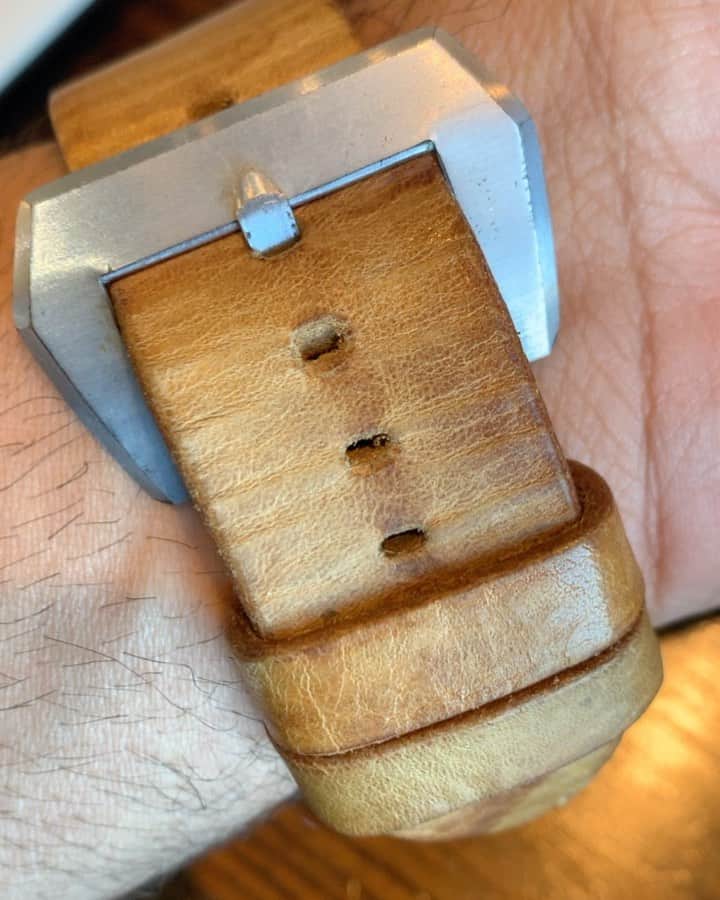 パネライのインスタグラム：「Lets take it back.  Wayyyy back into the history of #Panerai with this amazing piece.  The 3646 Kampfschwimmer  Anontmous dial from the from around 1943. It features the Rolex Cal 618 movement. Check out the cracking of the plexi over the years. @watches_oliversmith #paneraicentral」