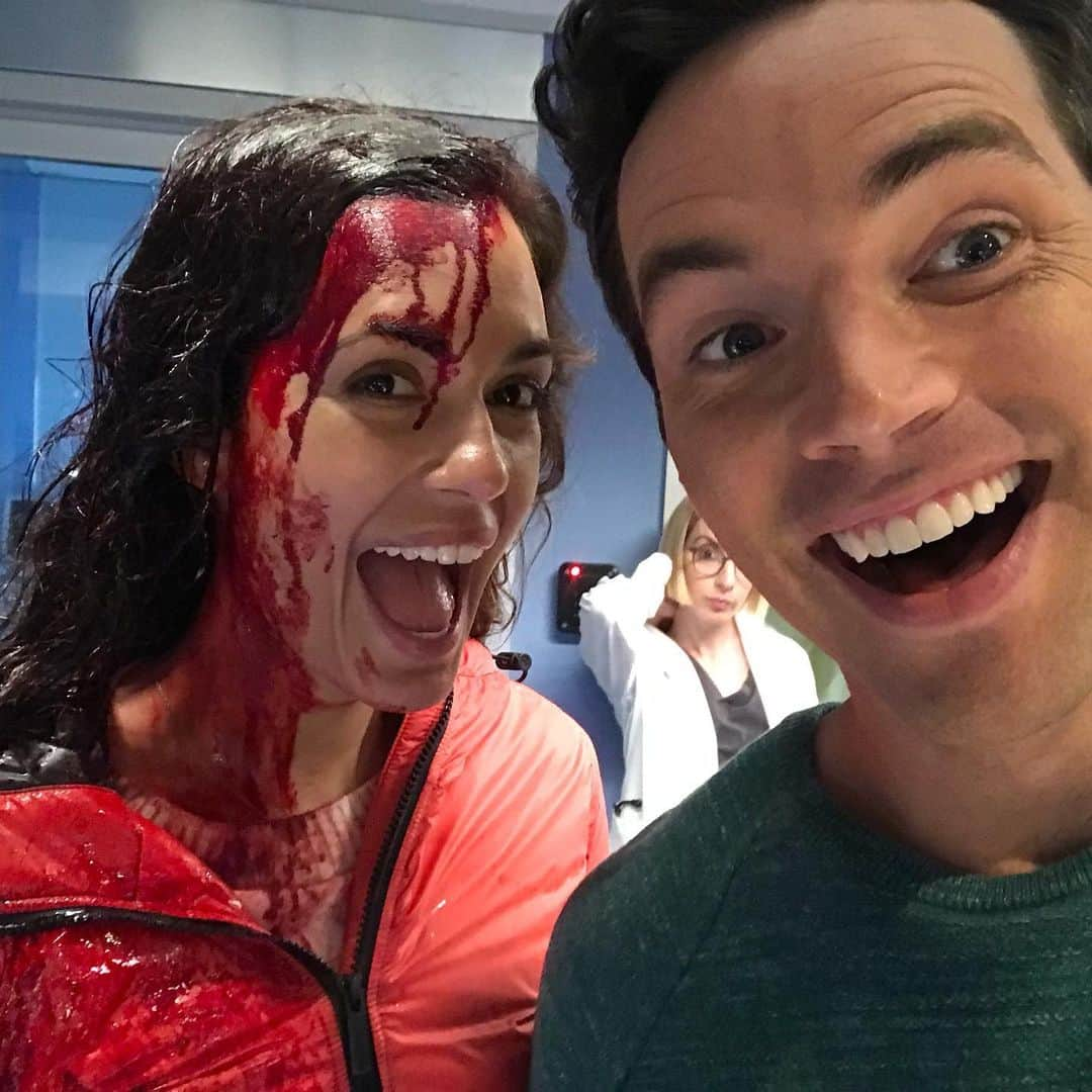 イアン・ハーディンクさんのインスタグラム写真 - (イアン・ハーディンクInstagram)「MED IS BACK. Wednesday. 8pm. I clearly had more fun than @torreydevitto shooting this one! #chicagomed #funtimes #blood」9月24日 1時14分 - ianmharding