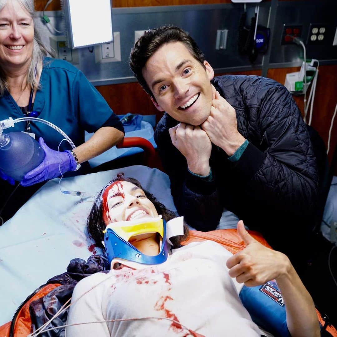 イアン・ハーディンクさんのインスタグラム写真 - (イアン・ハーディンクInstagram)「MED IS BACK. Wednesday. 8pm. I clearly had more fun than @torreydevitto shooting this one! #chicagomed #funtimes #blood」9月24日 1時14分 - ianmharding