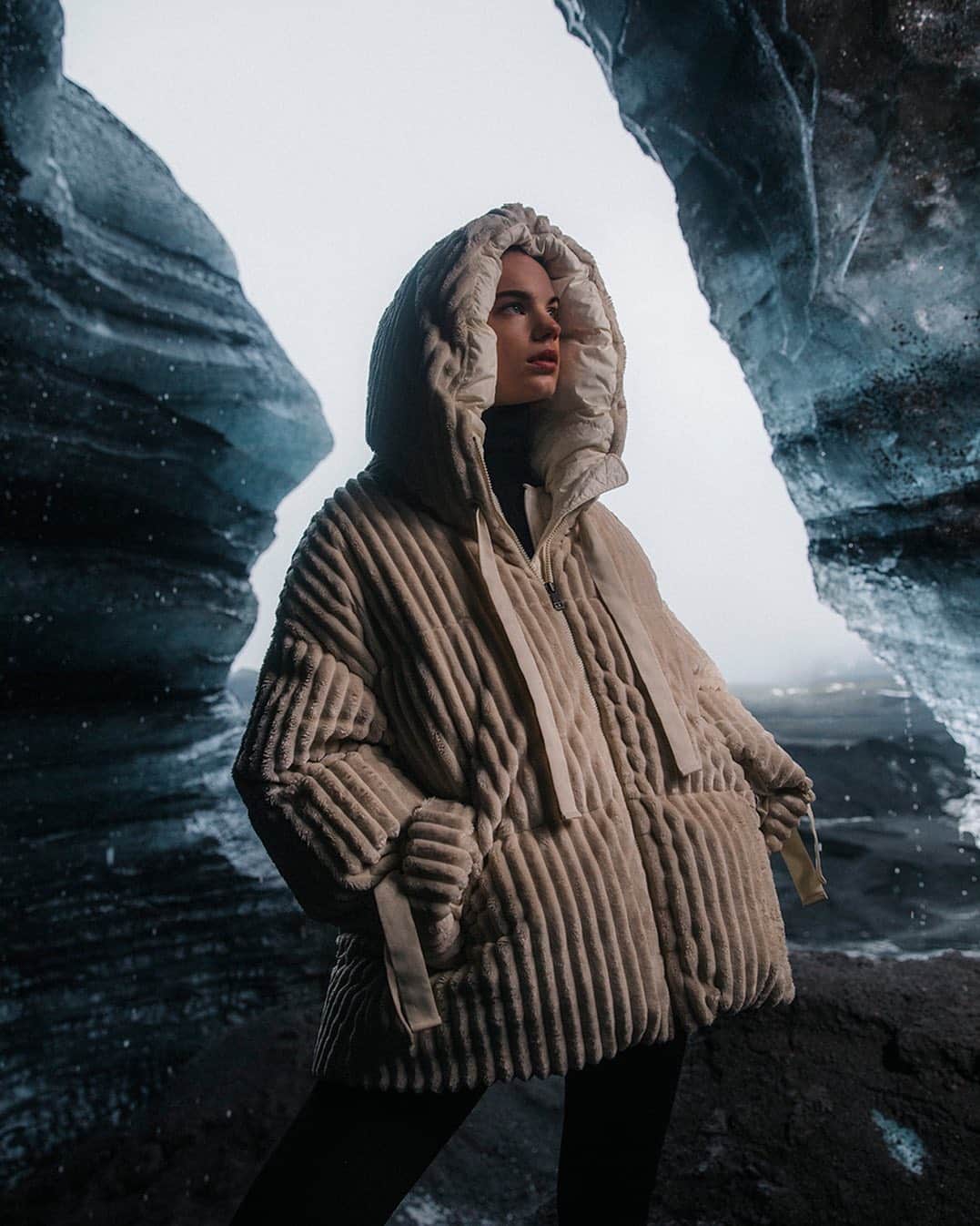 モンクレールさんのインスタグラム写真 - (モンクレールInstagram)「Protected by ice. @ColeSprouse captures a vision of warmth against a backdrop of Icelandic beauty. Discover the women's collection on Moncler.com. _ #WEALLWEARMONCLER」9月24日 1時16分 - moncler