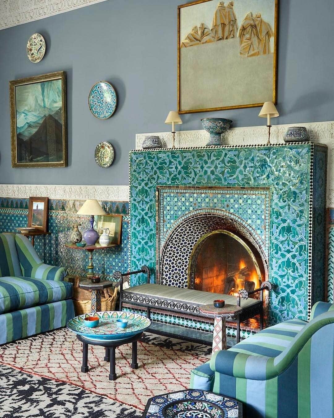 ELLE DECORさんのインスタグラム写真 - (ELLE DECORInstagram)「The striking Blue Salon in Yves Saint Laurent and Pierre Bergé's Villa Oasis in Marrakesh. Click the link in bio for the full tour, from the ED archive. Photography: @miguelfloresvianna」9月24日 1時30分 - elledecor