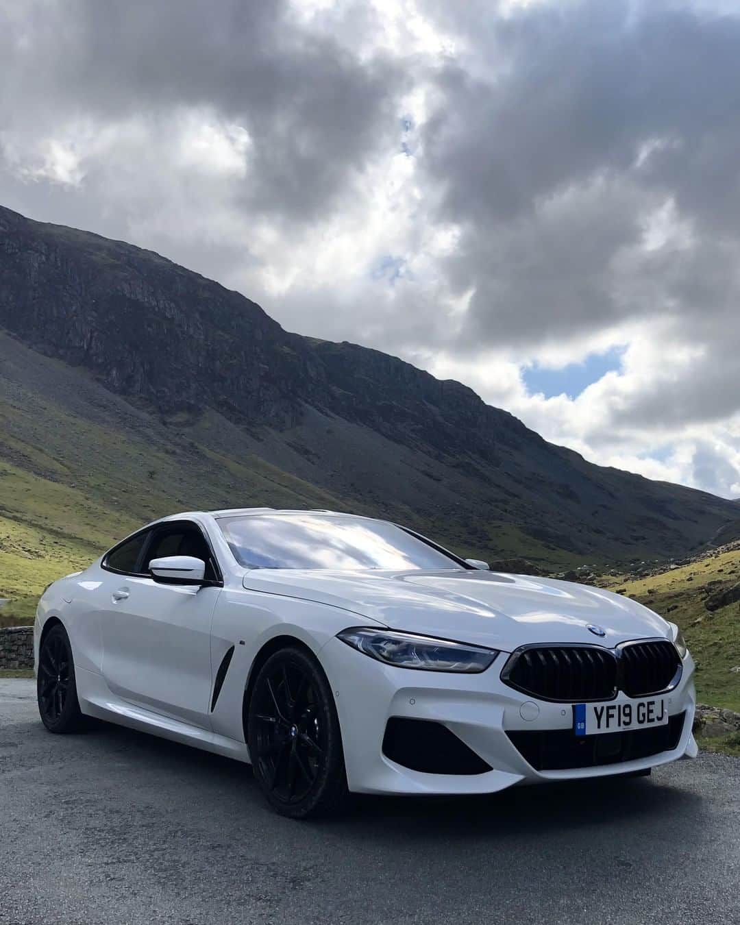 BMWのインスタグラム：「Valley of superior elegance. The BMW 8 Series Coupé. #THE8 #BMW #8Series #BMWrepost @108_roads」