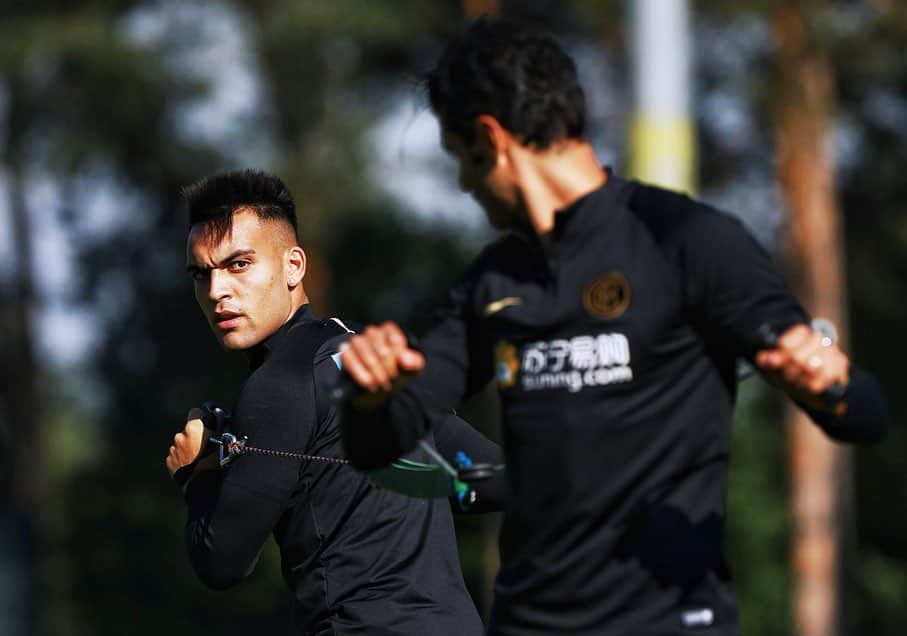 インテルナツィオナーレ・ミラノさんのインスタグラム写真 - (インテルナツィオナーレ・ミラノInstagram)「FACES AT TRAINING 💪🏼👀📸 #Inter #ForzaInter #Training #Workout #Football」9月24日 1時27分 - inter