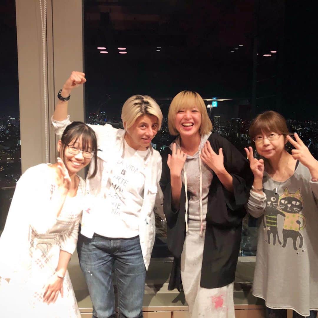 五十鈴ココのインスタグラム：「休日に 大好きな方達と 夢のようなリラックスした ひととき  TARAKOさん、まりあし、 めぐちゃん、心から ありがとう  またあしたから 闘うぞ  優しさ。愛。の定義は 人の数だけ違うけれど  その感覚が近い星の人がいると ホッと 温泉に浸かった様な あったかい気持ちになるよ。  生きてれば日々色々あるけれど 無知なところは 自覚して 学んで  余計な心配ごとは 気の迷い、全ては気のせいよ を 心のモットーにして  2019年下半期 とりあえず 今週を 乗り越えたいと思います  かしこ」