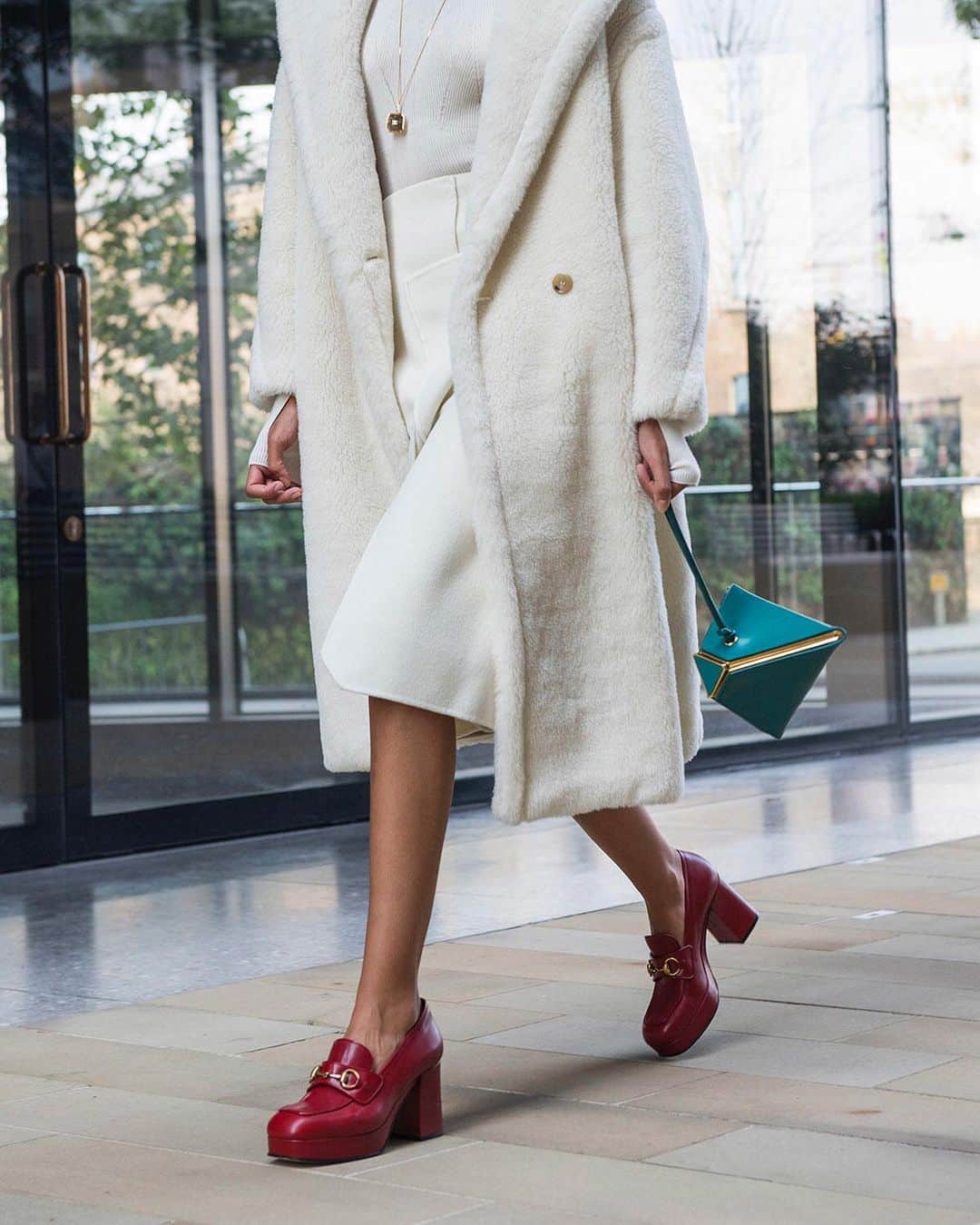 Harrodsさんのインスタグラム写真 - (HarrodsInstagram)「RUNNING TO THE SHOWS | Because you can't beat the classics. @gucci loafers and a @maxmara Teddy coat are a match made in heaven.  Find @sportmax in Designer Studio on the First Floor and @bottegaveneta in Fashion Accessories on the Ground Floor.  Photographer: @jasonlloydevans Styling: @marinapamies  #Harrods #HarrodsFashion #HarrodsAtTheShows #MFW」9月24日 1時32分 - harrods