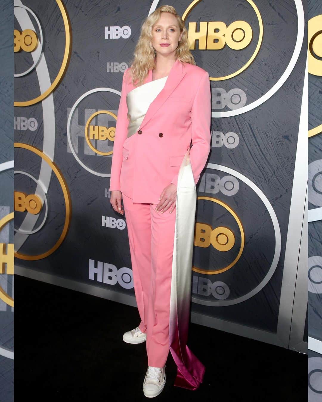 のインスタグラム：「@gwendolineuniverse and @sophiet switch up their looks for the @hbo #Emmys2019 after party! See more on JustJared.com. Photos: @gettyimages / WENN」