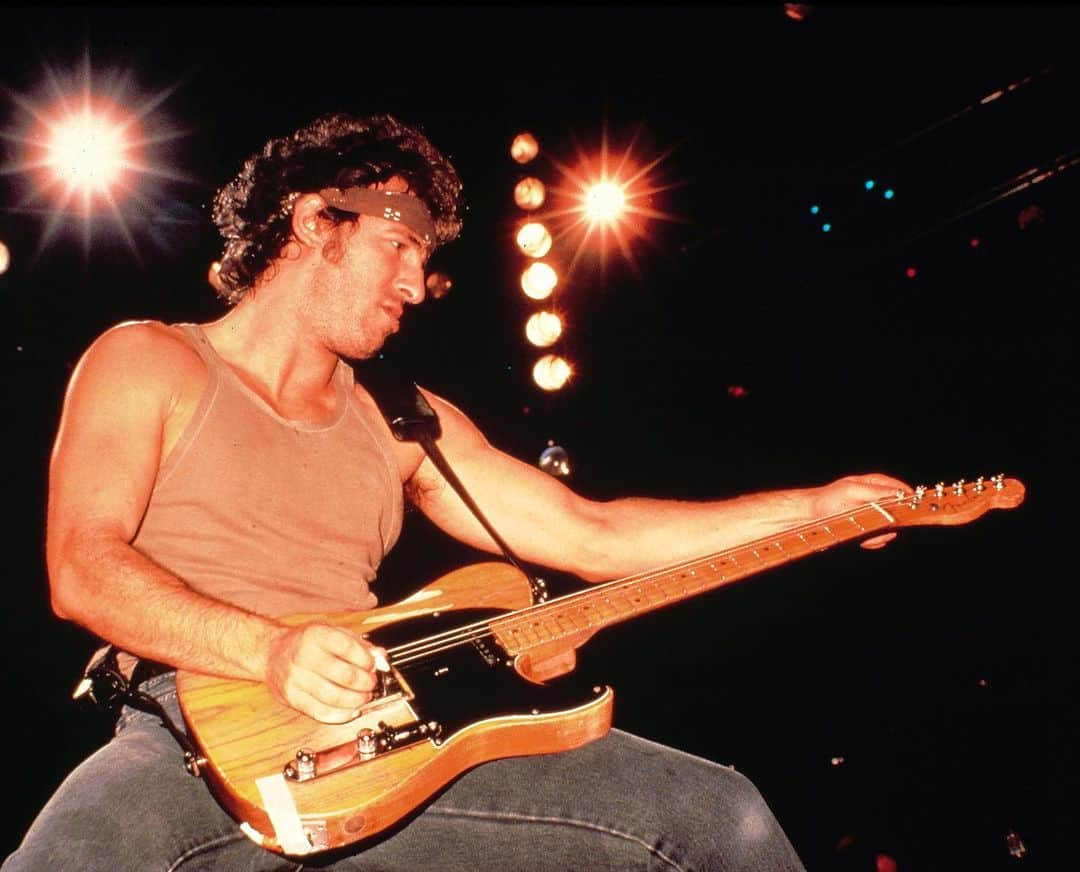 Fender Guitarさんのインスタグラム写真 - (Fender GuitarInstagram)「Happy 70th birthday to The Boss, Bruce Springsteen! Did you know that @Springsteen came across his famed Fender Esquire in a New Jersey guitar shop shortly after signing with Columbia Records in 1972? Check the link in bio for more.」9月24日 2時21分 - fender