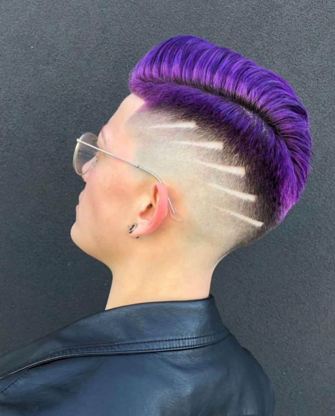 CosmoProf Beautyさんのインスタグラム写真 - (CosmoProf BeautyInstagram)「Funky & Punky Purple 😎✌⁣ ⁣ Hair by #licensedtocreate barber @fernandoherrerabarber who colored using @joico Intensity & styled using @sebastianpro_northamerica to finish off this look 👌⁣ ⁣ Find all #sebastianprofessional products including the NEW Dark Oil line extension at #cosmoprofbeauty 💜⁣ ⁣ #repost #joicointensity #joicocolor #cosmoprofbarber #purplehaircolor #purplehairdontcare #barberlife」9月24日 2時35分 - cosmoprofbeauty