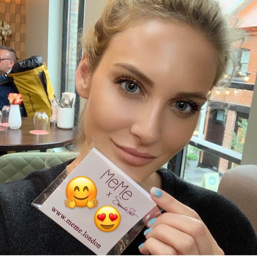 ステファニー・プラットのインスタグラム：「I ❤️ when new samples arrive!!! Waiting & waiting & then seeing them for the first time is literally that clapping, jumping up and down, squealing kinda moment!!!! #ComingSoon 🥰🙌🏻 @meme.london YASSSSSSS」