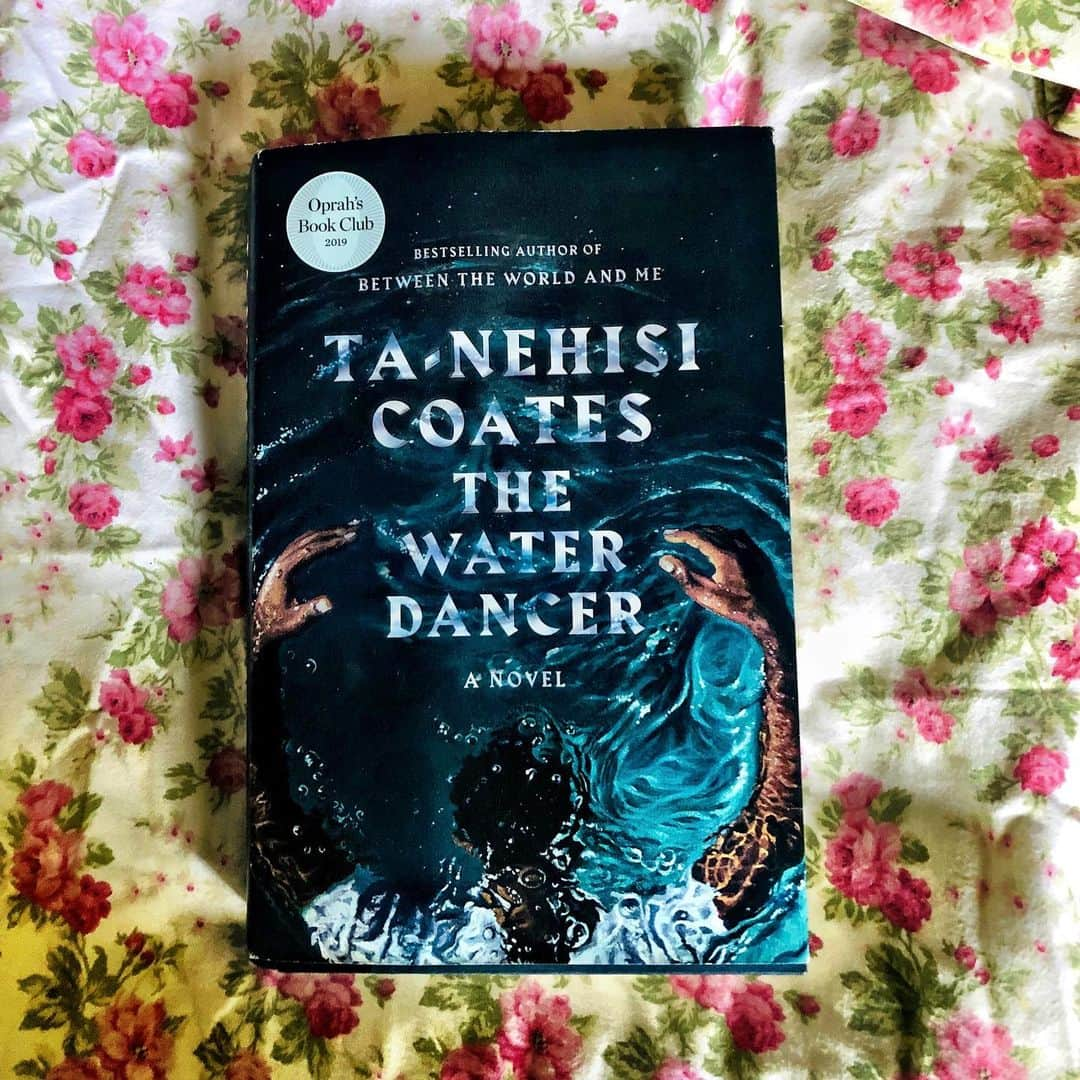 ビアンカ・ローソンさんのインスタグラム写真 - (ビアンカ・ローソンInstagram)「“What I then felt was an avenue opening up before me, light streaming through.”- Hiram Walker . This has been the power of books for me. A portal to another world, an opening up of possibilities, an opening up of my mind. As a child I would spend all day, all weekend reading. Through the characters, I got to have experiences that felt so impossibly far away from me, from my life. They allowed me to travel in my mind. A gateway to other dimentions, a light in dark times; a teacher, a friend. There are very few things as powerful as words. They hypnotize us, hypnotize others. For good and bad- planting seeds deep into our subconscious. Words are magic. .  As a lifelong lover and voracious reader of books, I can’t tell you how overjoyed I was to be asked to be an @oprahsbookclub ‘reading ambassador’. The first selection is Ta-Nehisi Coates’s debut novel- The evocative and thought provoking, “The Water Dancer”. . One of the great things about any kind of ‘creation’ are the themes it brings to your mind, the questions they pose. Even while deeply absorbed within the story, one starts to reflect on the meaning of these questions within the context of their life, their beliefs, or just turning something in their consciousness around in a new way. And it will be different for everyone. . *Because of character limit, you’ll have to swipe through the pics to read a couple of the ones that stood out for me.☺️ . If you decide to read this book with us, please tell me what questions it brought up for you. What themes stood out for you? Happy reading! #ReadwithUs」9月24日 2時45分 - biancajasminelawson