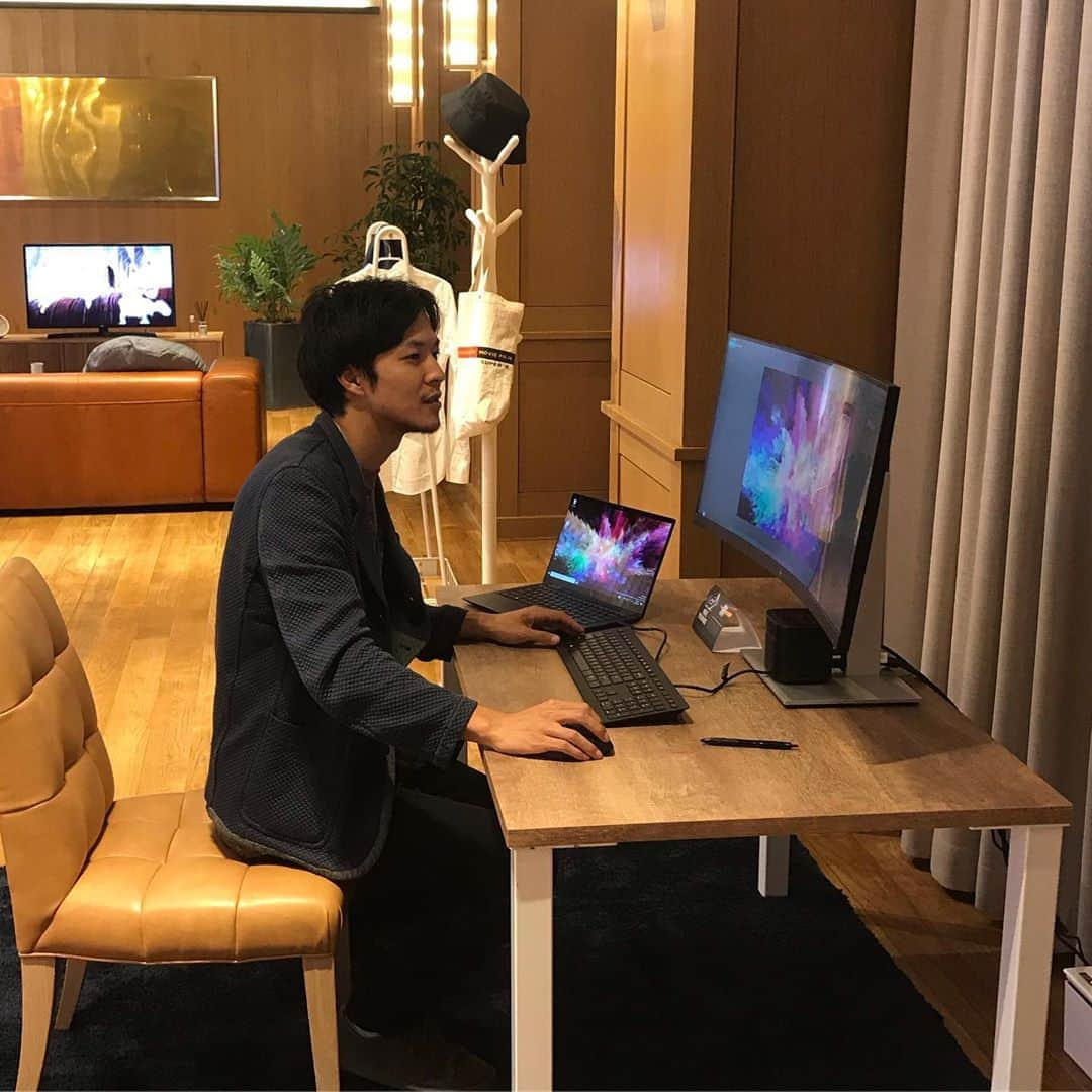 半田悠人さんのインスタグラム写真 - (半田悠人Instagram)「The new HP was so good!! I will buy this for rhinoceros and v-ray.  @hp_japan  TRUNK HOTEL のゴージャスぶりも相変わらず、谷尻さんとも話せたし、刺激的な時間でした。 あとこれものすごく軽いし、360度折り畳めるのもすごい！つまりタブレットになる。  #HP #LighterThanAir #HPEliteDragonfly #ad」9月24日 13時44分 - yutohanda