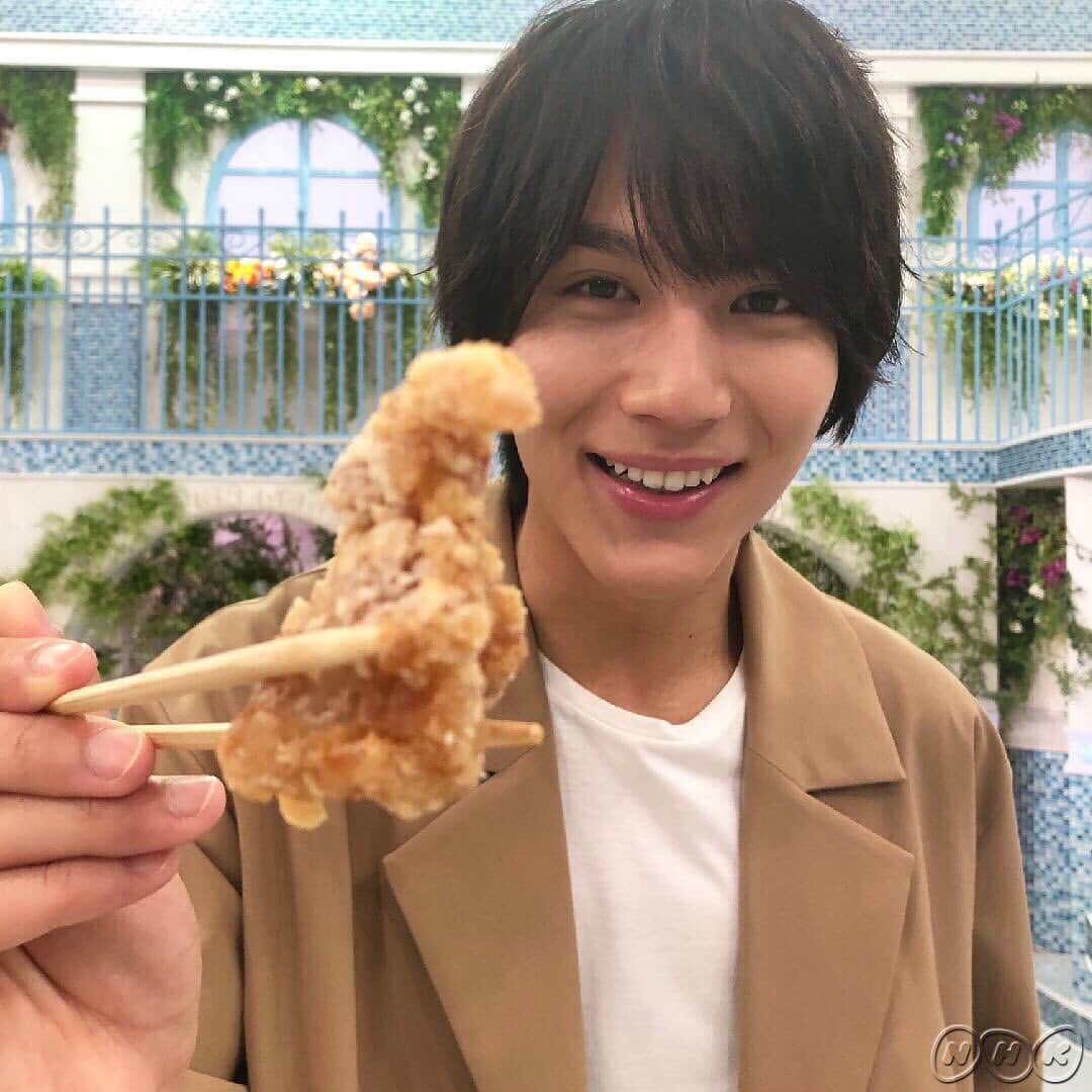 あさイチさんのインスタグラム写真 - (あさイチInstagram)「「から揚げ食べる？ほら、あーんして❤️」﻿ ﻿ サクサク＆ジューシー！から揚げのスゴ技は、プロフィールのURLから番組HPで✅🐓﻿ ﻿ #妄想彼氏 #から揚げ﻿ #生まれ変わったら﻿ #中川大志 さんに #あーんしてもらう人生を送りたい🙏✨﻿ #大島美幸 さん﻿ #副島淳 さん﻿ #近江友里恵 アナ﻿ #nhk #あさイチ #8時15分から」9月24日 13時36分 - nhk_asaichi