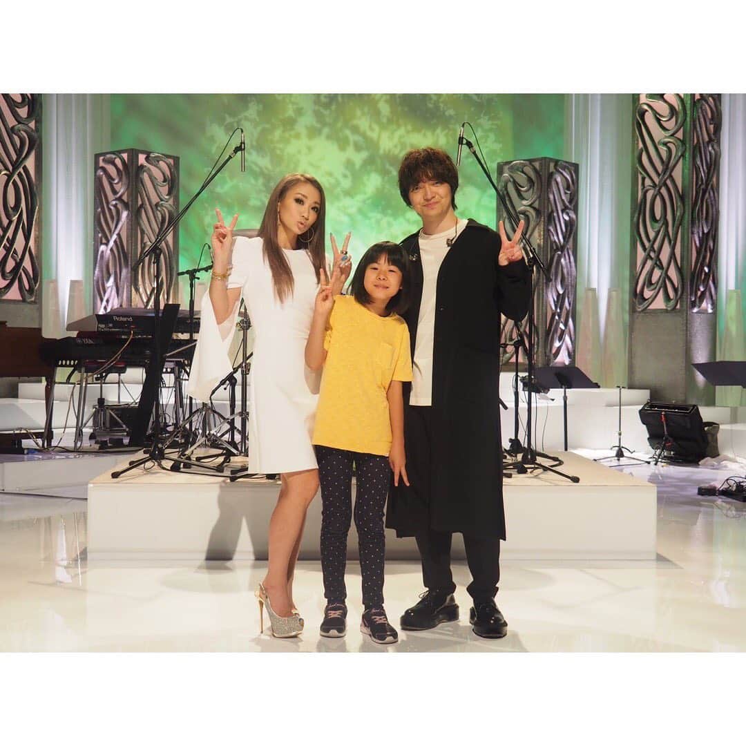 倖田來未さんのインスタグラム写真 - (倖田來未Instagram)「フジテレビ「MUSIC FAIR」﻿ 皆さん見ていただけたみたいで。﻿ ありがとうございます！！﻿ ﻿ やっと、大知君とコラボできたよーっっ！﻿ 私の念願の、夢でもあったのです！！﻿ ﻿ よく、イベントではお会いさせていただくのですが、まさか、コラボできるなんて。﻿ ﻿ 本当に素敵なシンガーだよね。﻿ よよかちゃんも本当に素敵なドラムテクでした。﻿ なんだか、ほんとに、﻿ 幸せな時間でしたー！﻿ ﻿ #私がavexにきて #鬼リピしていたアルバム #Folder #すんごいキッズシンガーだと ﻿ #20年前思ってから #やっとこうして一緒に歌えました #感謝 #musicfair #フジテレビ #コラボ #三浦大知 くん #ドラマー #よよか ちゃん #DREAMSCOMETRUE さん #何度でも #ありがとうございました #kodakumi #倖田來未 #衣装 #fashion #elisabettafranchi #giuseppezanotti」9月24日 13時40分 - kodakumi_official