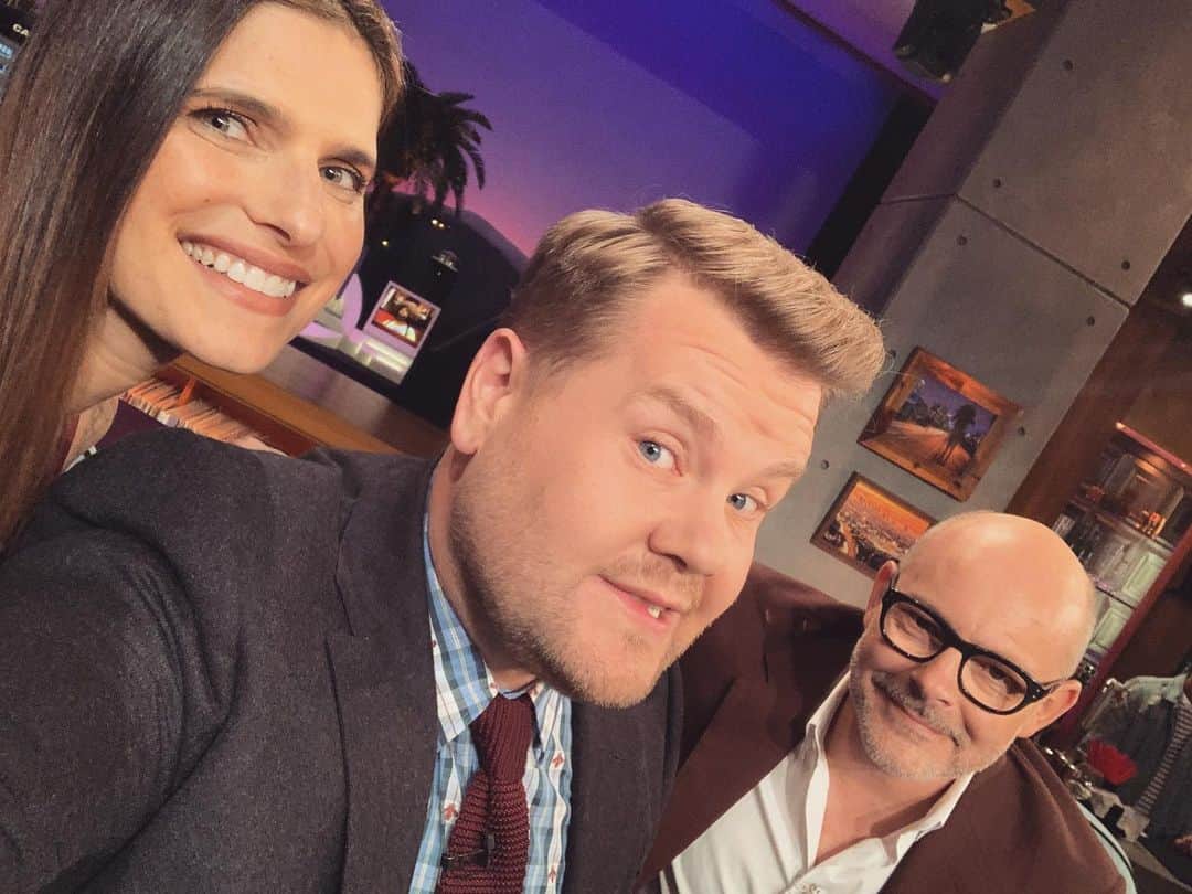 レイク・ベルのインスタグラム：「SUPER FUN EVENING WITH THESE GENTLEMEN TONIGHT @latelateshow @rob_corddry @j_corden @reggiewatts 💋」
