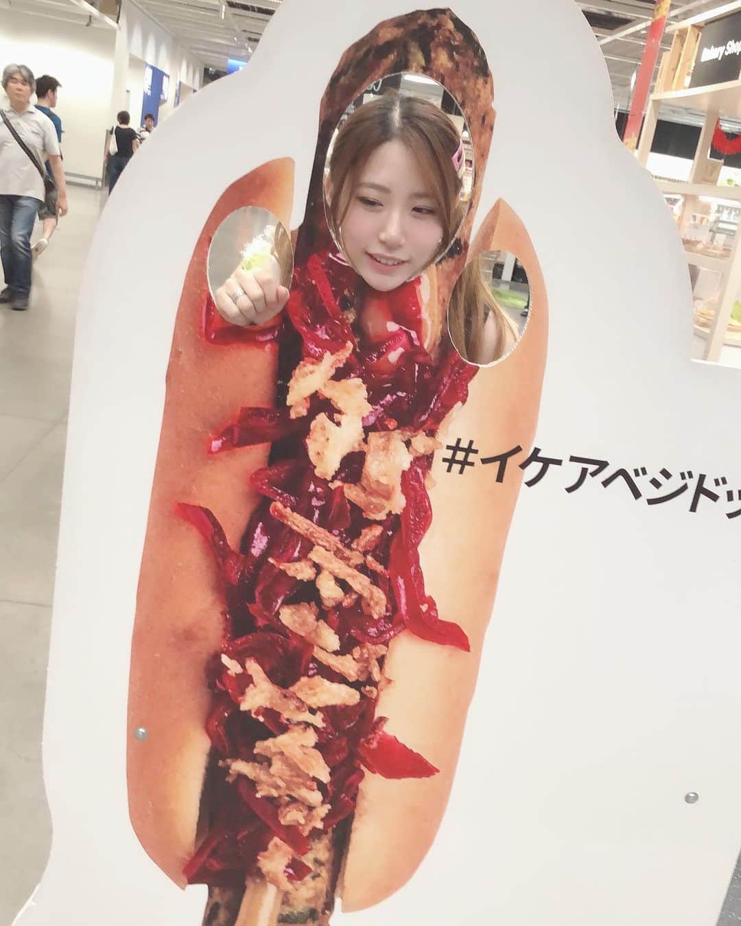 AKARIさんのインスタグラム写真 - (AKARIInstagram)「🌭 . . Twitter➡️akaringobass . . #ikea #dailylook #fashion #ootd #music #musician #bass #bassguitar #acdc  #bassist #japanesegirl #japan #follow #pink #koreanfashion #bassgram #groove #slapbass #basssolo #YouTube #youtuber #bass #ベース #ベース女子 #red #akaちゃんねる #fender #ケンジントン #kensington」9月24日 12時30分 - akaringobass