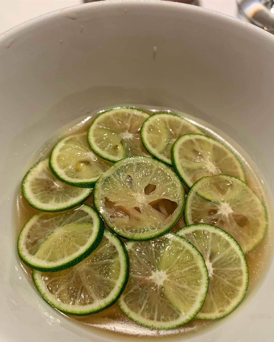 藤田志穂さんのインスタグラム写真 - (藤田志穂Instagram)「コース料理なんていつ振りだろう？？ ・ 中華料理とスペイン料理が交互に出てきてどれも美味しかった🤤 ・ 何より こんなゆっくり＆お腹いっぱい食べたの久々過ぎて😍 ・ @babyrose0925  @emllce  おめでとう㊗️🎉 ・ リフレッシュさせてくれて @sou_nagashima も有り難う🙏✨ ・ #happybirthday  #おめでとう #愉快な仲間 #転倒には気をつけて 🤣 #中華料理 #スペイン料理 #textura」9月24日 13時13分 - shiho_fujita44