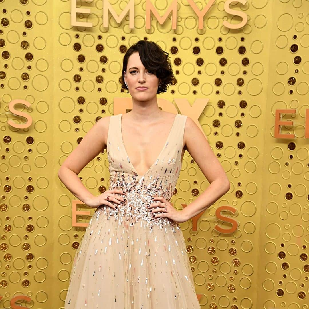 SWAROVSKIさんのインスタグラム写真 - (SWAROVSKIInstagram)「Phoebe Waller-Bridge finished her Red Carpet ensemble at the #Emmys in glittering fashion with @AtelierSwarovski jewelry. She wore Atelier Swarovski by Penélope Cruz ‘Luna’ earrings and three Atelier Swarovski by Paige Novick ‘Arc-en-ciel’ rings, all made with Swarovski Created Diamonds and Swarovski Genuine Topaz set in responsibly sourced 18K gold.」9月24日 5時00分 - swarovski