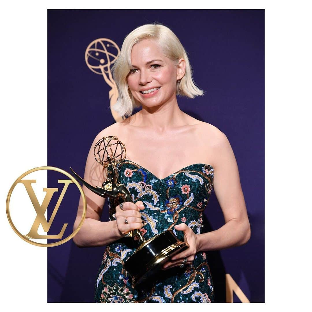 ルイ・ヴィトンさんのインスタグラム写真 - (ルイ・ヴィトンInstagram)「Congratulations to #MichelleWilliams for winning the Emmy Awards for Oustanding Lead Actress in a Limited Series for “Fosse/Verdon”. The friend of the house wore a custom #LouisVuitton gown to the ceremony. #Emmys」9月24日 5時04分 - louisvuitton